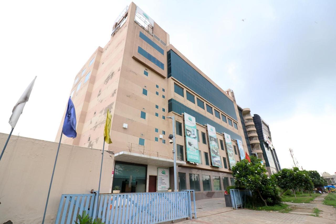 Capital O 19296 Joy Inn & Suites Bhiwadi Εξωτερικό φωτογραφία